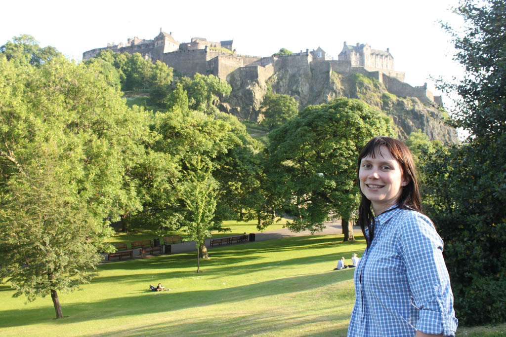 Stadtführung nach Meeting mit dem Edinburgh Castle im Hintergrund